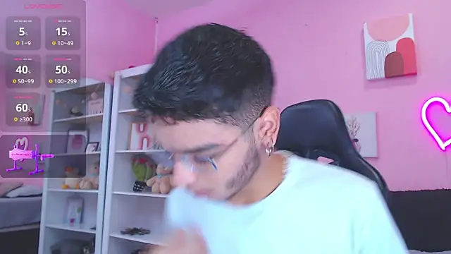 Ian Castillo  online show from 02.04.25