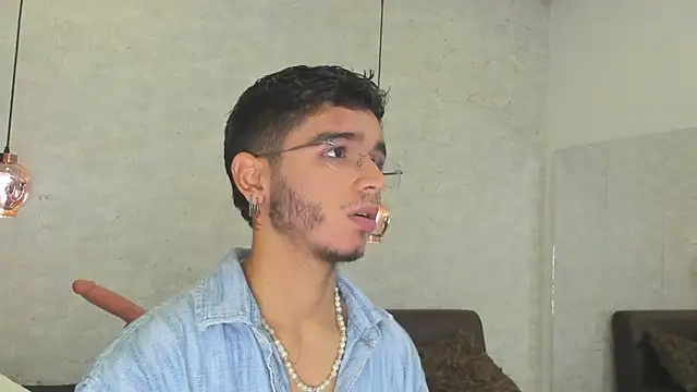 Ian Castillo  online show from 02.10.25