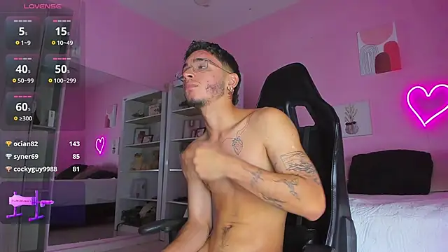 Ian Castillo  online show from 02.24.25