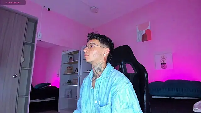 Ian Castillo  online show from 11.08.25