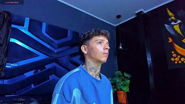 Snapshot of Ian_Castillo_ chatting on 01.16.26 Ian Castillo online show from 01.16.26