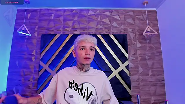 Snapshot of Ian_Castillo_ chatting on 02.03.26 Ian Castillo online show from 02.03.26