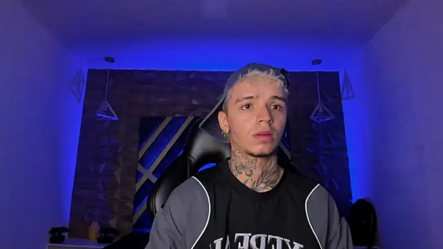 Snapshot of Ian_Castillo_ chatting on 02.13.26 Ian Castillo online show from 02.13.26