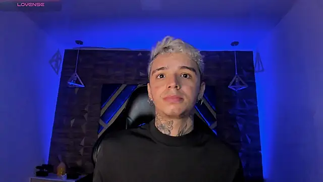 Snapshot of Ian_Castillo_ chatting on 02.25.26 Ian Castillo online show from 02.25.26