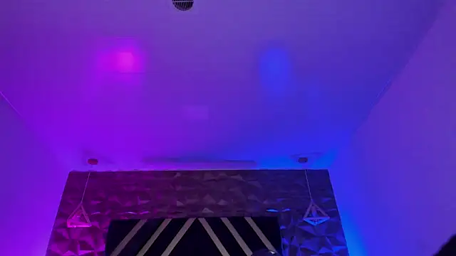 Snapshot of Ian_Castillo_ chatting on 04.08.26 Ian Castillo online show from 04.08.26