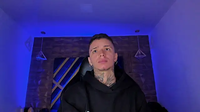 Snapshot of Ian_Castillo_ chatting on 04.14.26 Ian Castillo online show from 04.14.26