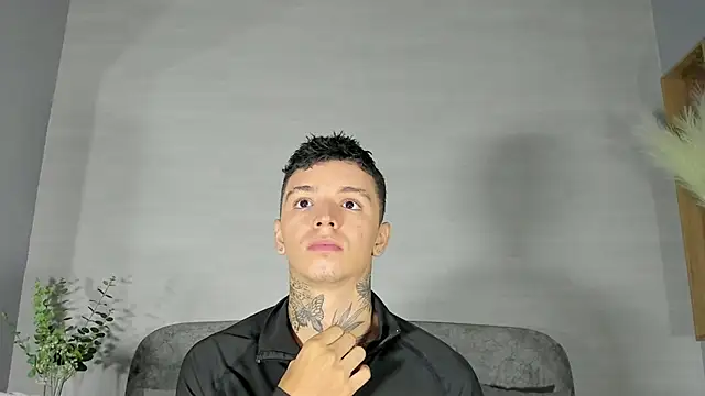 Snapshot of Ian_Castillo_ chatting on 05.22.26 Ian Castillo online show from 05.22.26