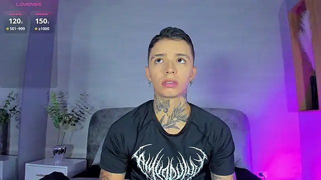 Snapshot of Ian_Castillo_ chatting on 06.11.26 Ian Castillo online show from 06.11.26