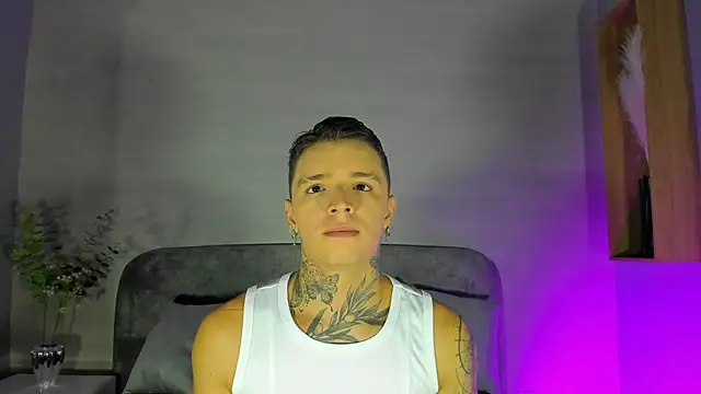 Snapshot of Ian_Castillo_ chatting on 06.12.26 Ian Castillo online show from 06.12.26