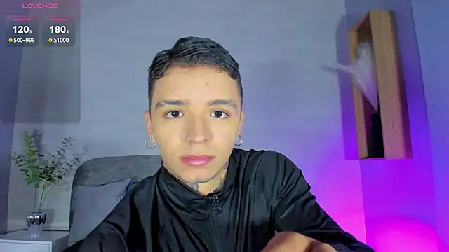 Snapshot of Ian_Castillo_ chatting on 06.29.26 Ian Castillo online show from 06.29.26