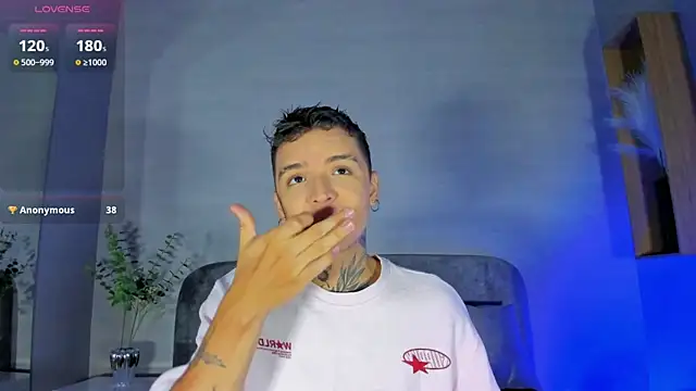 Snapshot of Ian_Castillo_ chatting on 07.16.26 Ian Castillo online show from 07.16.26