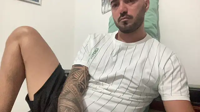 Snapshot of alessandromori91 chatting on 09.21.25 alessandromori91 online show from 09.21.25