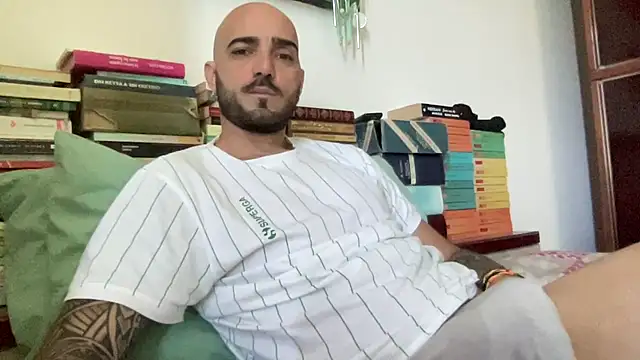 Snapshot of alessandromori91 chatting on 04.26.26 alessandromori91 online show from 04.26.26