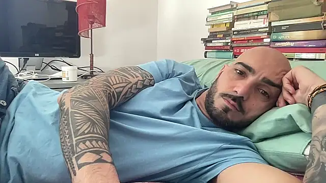 Snapshot of alessandromori91 chatting on 04.28.26 alessandromori91 online show from 04.28.26