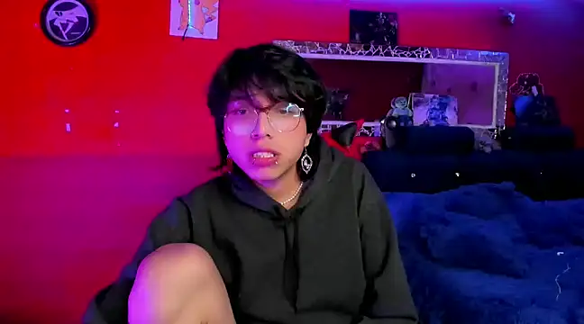 Snapshot of AnggelONfiree chatting on 12.18.24 AnggelONfiree online show from 12.18.24