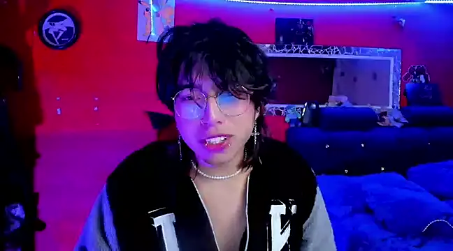 Snapshot of AnggelONfiree chatting on 12.31.24 AnggelONfiree online show from 12.31.24