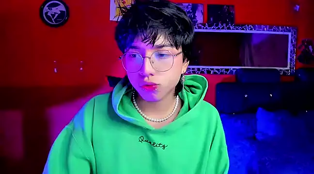 Snapshot of AnggelONfiree chatting on 02.15.25 AnggelONfiree online show from 02.15.25