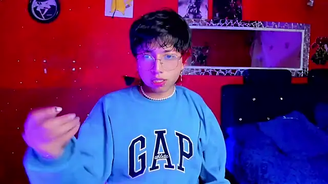 Snapshot of AnggelONfiree chatting on 02.18.25 AnggelONfiree online show from 02.18.25