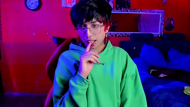 Snapshot of AnggelONfiree chatting on 03.10.25 AnggelONfiree online show from 03.10.25