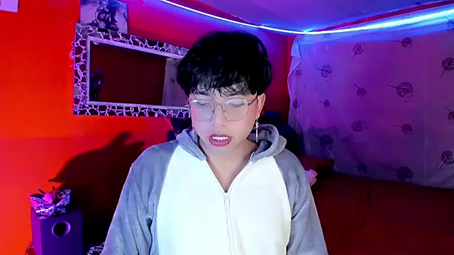 Snapshot of AnggelONfiree chatting on 10.07.25 AnggelONfiree online show from 10.07.25