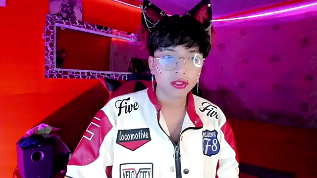 Snapshot of AnggelONfiree chatting on 10.12.25 AnggelONfiree online show from 10.12.25