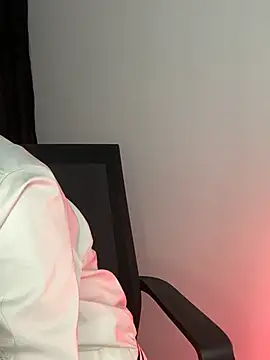 Snapshot of Isa_bel chatting on 02.08.25 Isa bel online show from 02.08.25