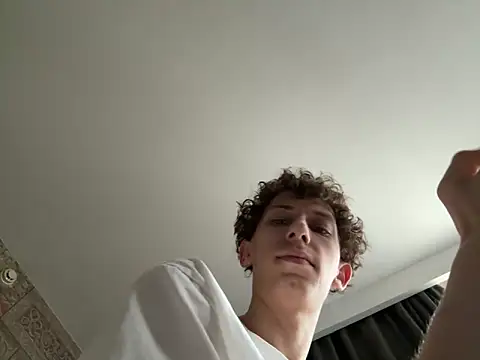 Snapshot of oypo chatting on 02.14.25 oypo online show from 02.14.25