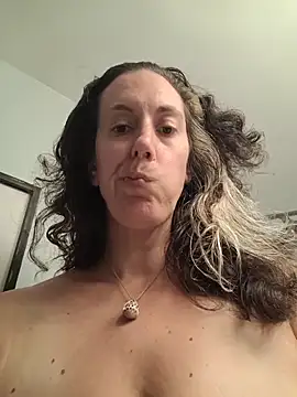BonfireBonnie online show from 07.07.26