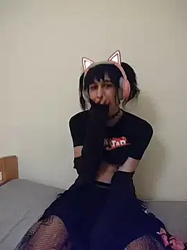 Snapshot of egirl711 chatting on 12.13.25 egirl711 online show from 12.13.25