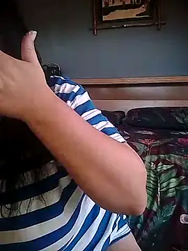Snapshot of Hornyparratjie chatting on 05.15.26 Hornyparratjie online show from 05.15.26
