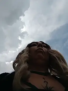 madelaine- online show from 11.03.25