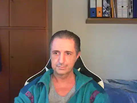 Snapshot of lliuk70mi chatting on 12.22.24 lliuk70mi online show from 12.22.24