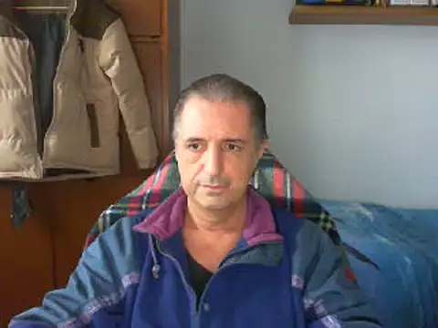 Snapshot of lliuk70mi chatting on 12.17.25 lliuk70mi online show from 12.17.25