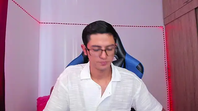 Snapshot of Ethan_Sai___ chatting on 12.08.24 Ethan Sai online show from 12.08.24