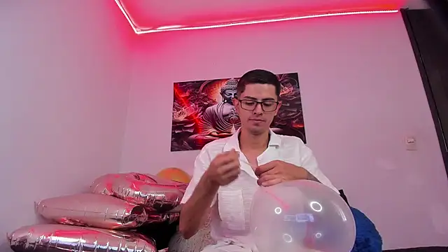 Snapshot of Ethan_Sai___ chatting on 09.29.25 Ethan Sai online show from 09.29.25