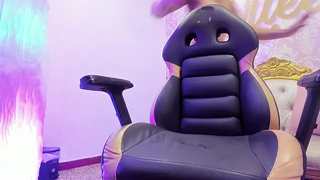 cute mia23 online show from 02.15.25