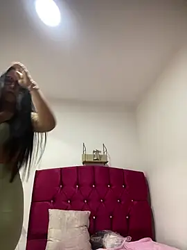 Snapshot of CAM_21X chatting on 01.20.25 CAM 21X online show from 01.20.25