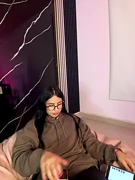 Snapshot of CAM_21X chatting on 10.10.25 CAM 21X online show from 10.10.25