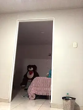 Snapshot of CAM_21X chatting on 10.29.25 CAM 21X online show from 10.29.25