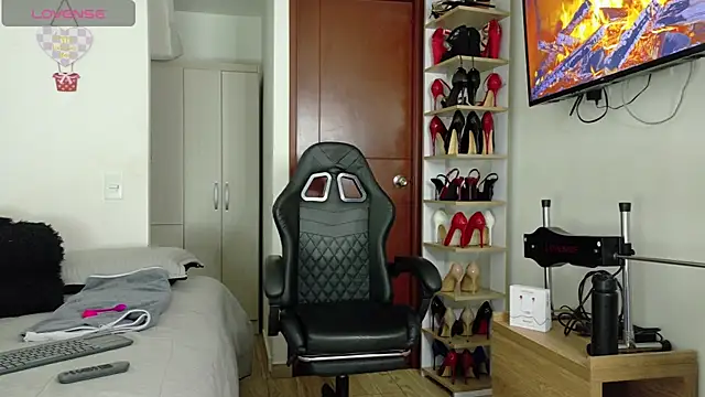 SophieBaker   online show from 04.17.26