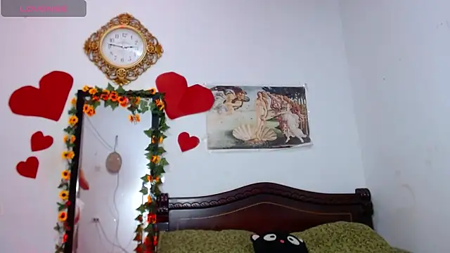 Snapshot of MeganCrouch chatting on 11.13.25 MeganCrouch online show from 11.13.25
