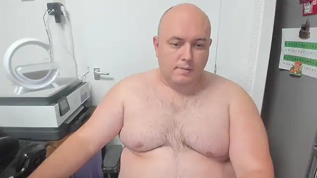 Snapshot of BigromeoXX chatting on 12.20.24 BigromeoXX online show from 12.20.24