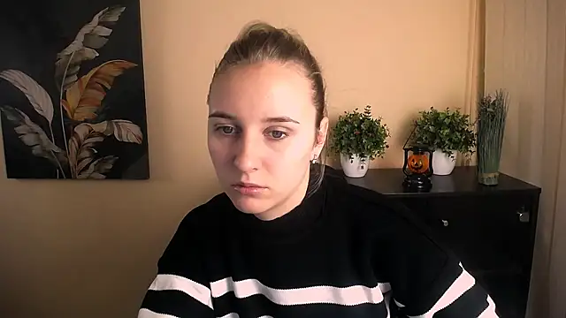 Snapshot of _Nicole_new chatting on 10.30.25 Nicole new online show from 10.30.25