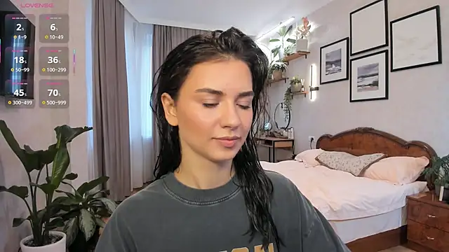 NicoleLuv online show from 10.13.25