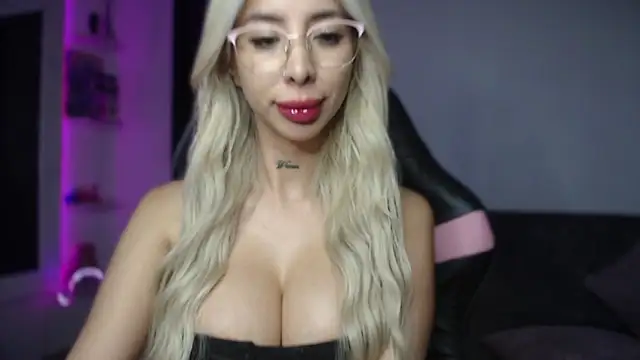 Snapshot of stephaniedj1 chatting on 10.17.25 stephaniedj1 online show from 10.17.25