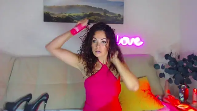 Snapshot of MariaModel chatting on 10.21.25 MariaModel online show from 10.21.25