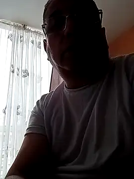 Snapshot of MATTHEW_MRANDA chatting on 06.25.26 MATTHEW MRANDA online show from 06.25.26