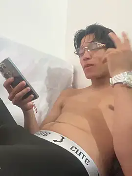 Snapshot of CRYBYT9 chatting on 11.23.25 CRYBYT9 online show from 11.23.25