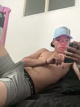 Snapshot of CRYBYT9 chatting on 11.26.25 CRYBYT9 online show from 11.26.25