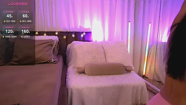 Snapshot of AnaRhodes chatting on 01.21.25 AnaRhodes online show from 01.21.25